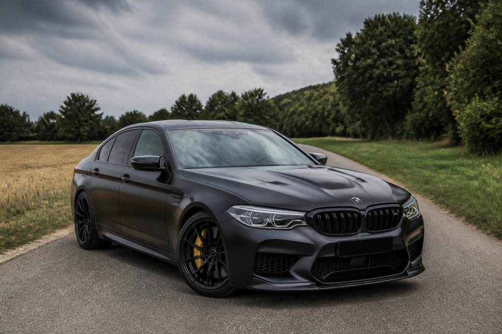 M5 cs manhart : transformation, puissance et comportement routier